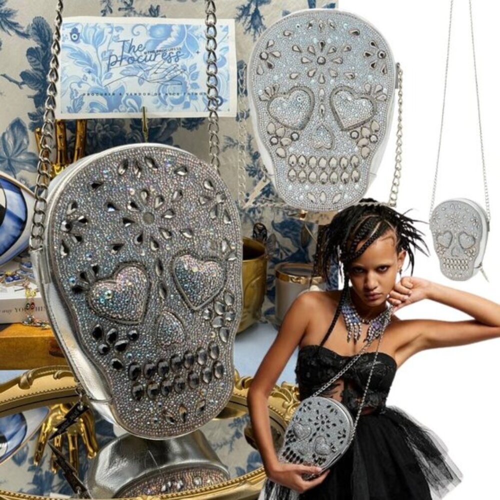 🆕 BETSEY JOHNSON 🧿 NWOT Bone-Jour Sugar Skull Crossbody Bag Silver Irridescent